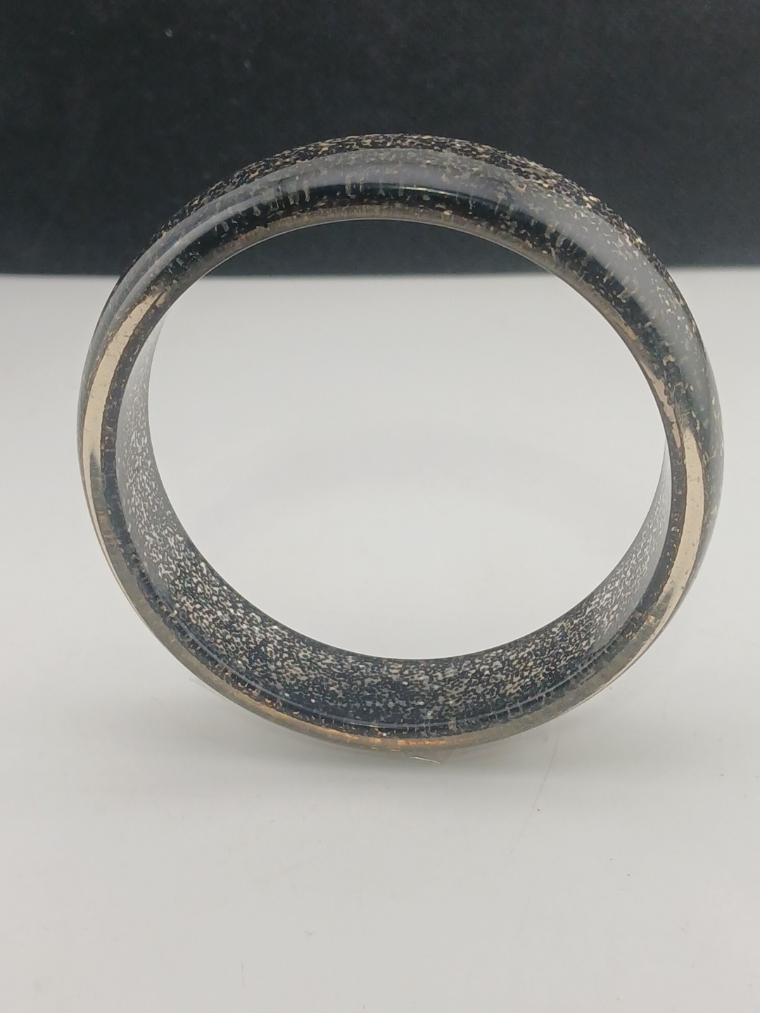 1950s SMOKE GRAY silver glitter confetti inclusions bangle bracelet size 8