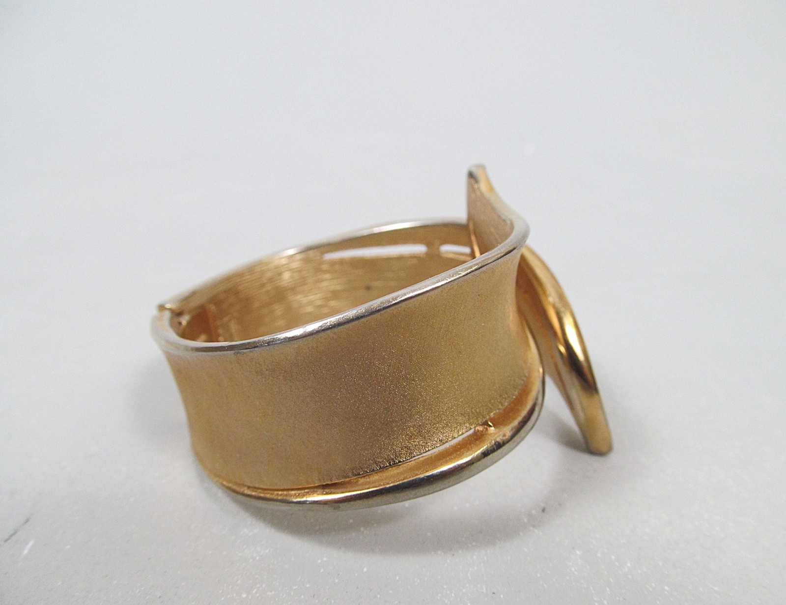 Vintage Crown Trifari Gold Tone Wrap Hinged Clamper Bracelet Leaf Style Signed
