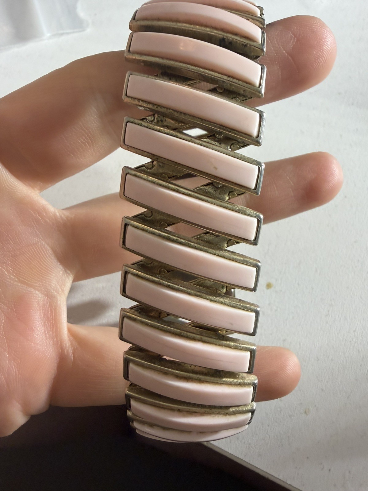 Vintage Gold Tone 1950’s Expansion Thermoset Plastic Pink Bracelet One Size