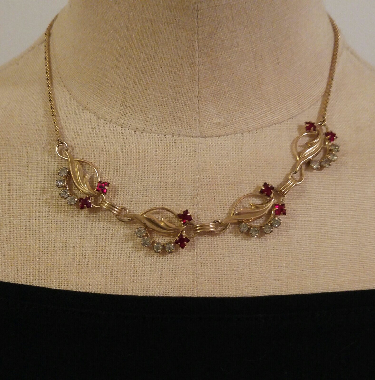 Womens Vintage Necklace Choker 16″ Gold Tone Red/Clear Rhinestone Stamp G.F 12K