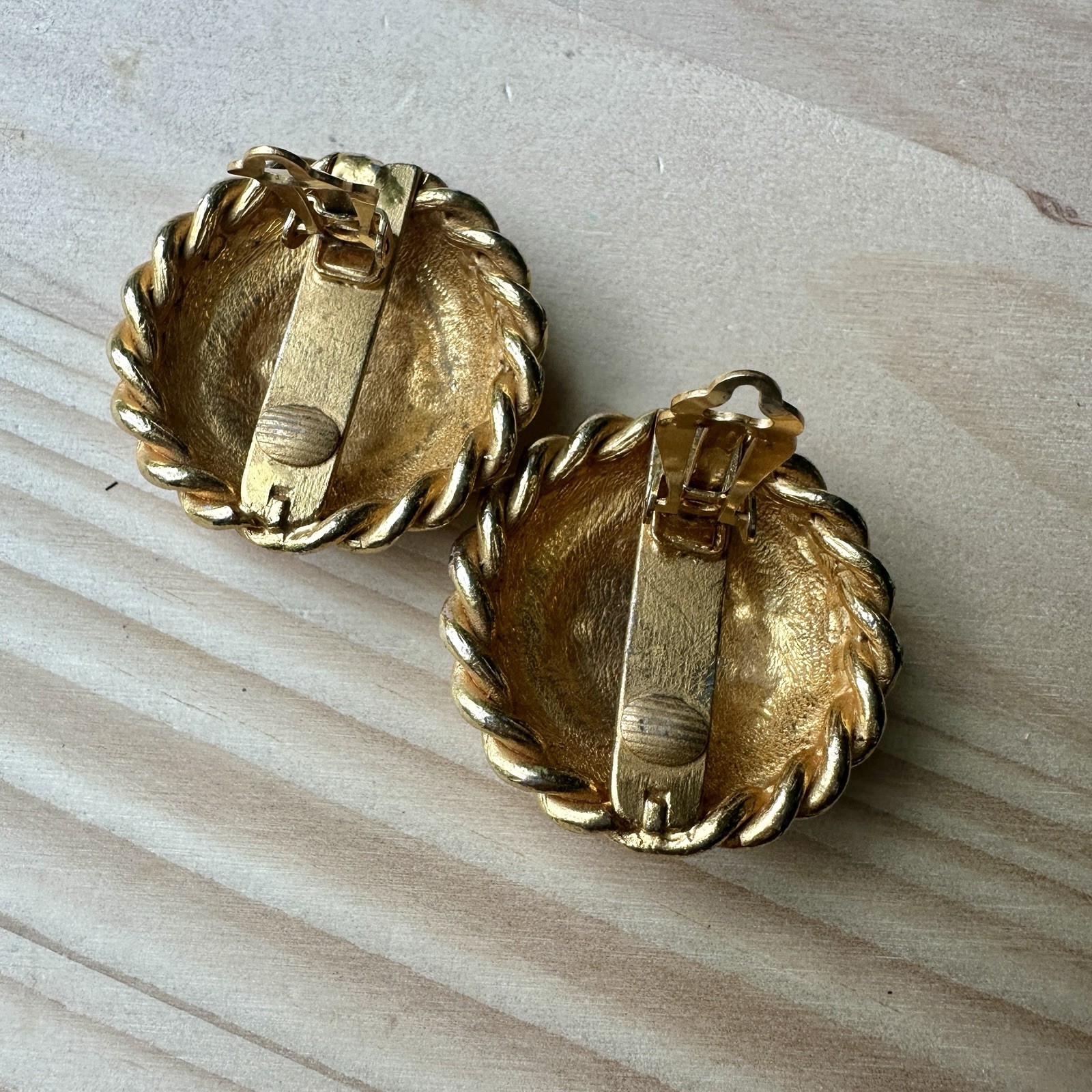 VTG Statement Earrings 1.75 Inch Medallion Rope Style Edging Clips Round Gold