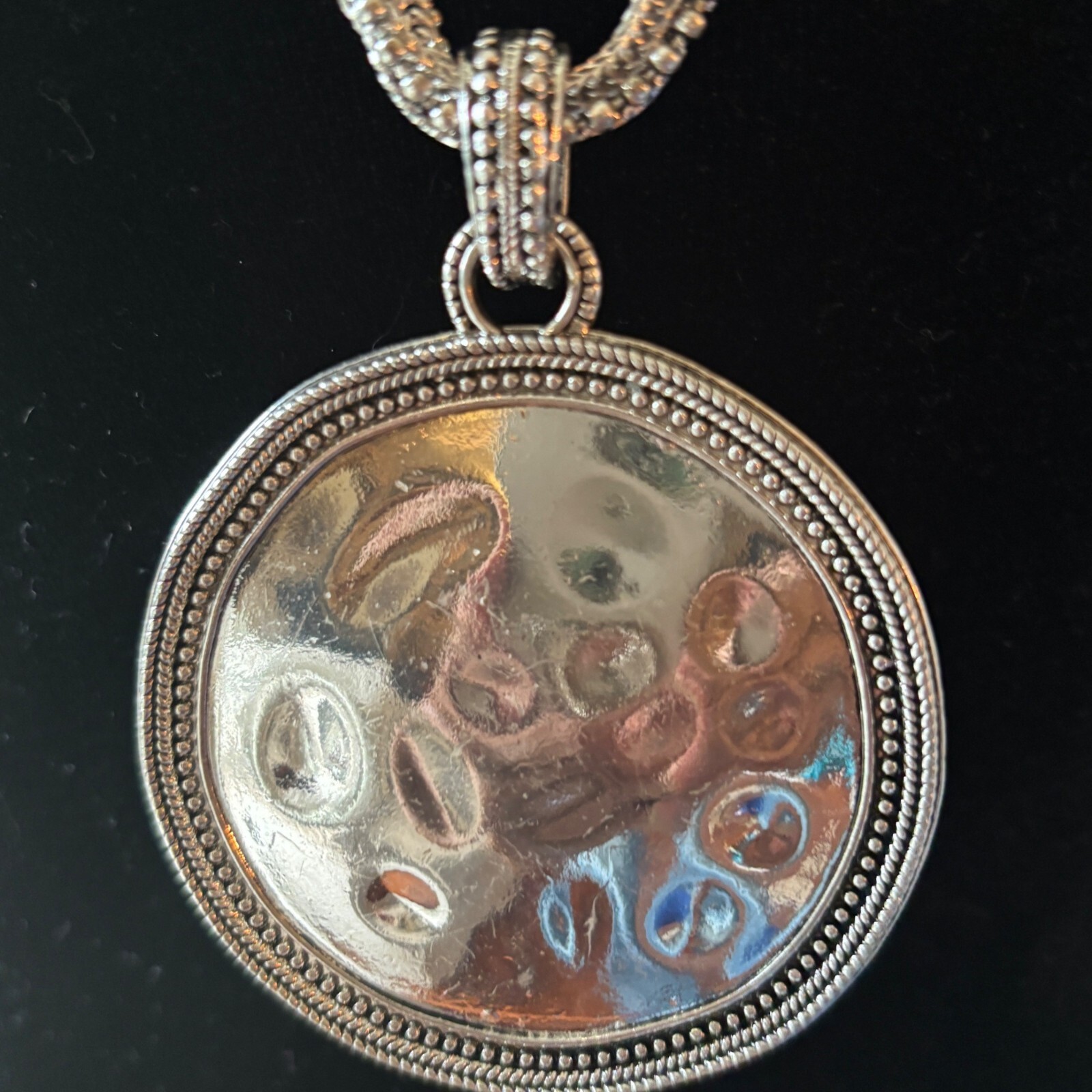 “1946” Multi-Strand Silver-Tone Necklace Textured Round Pendant 5 Chains Trendy