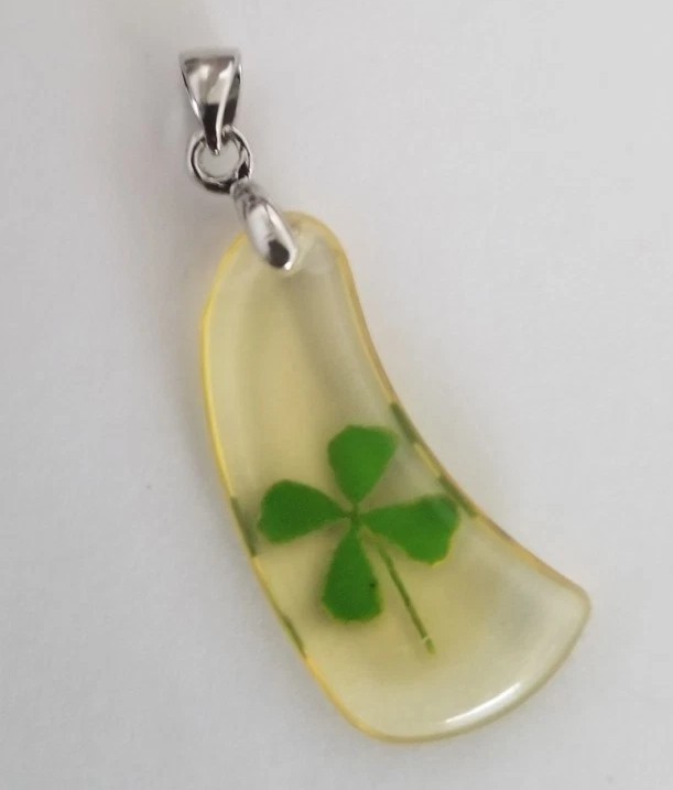 Lucite 4 Leaf Lucky Clover Charm Pendant Lightweight 18K Gold Plate Bale Vintage