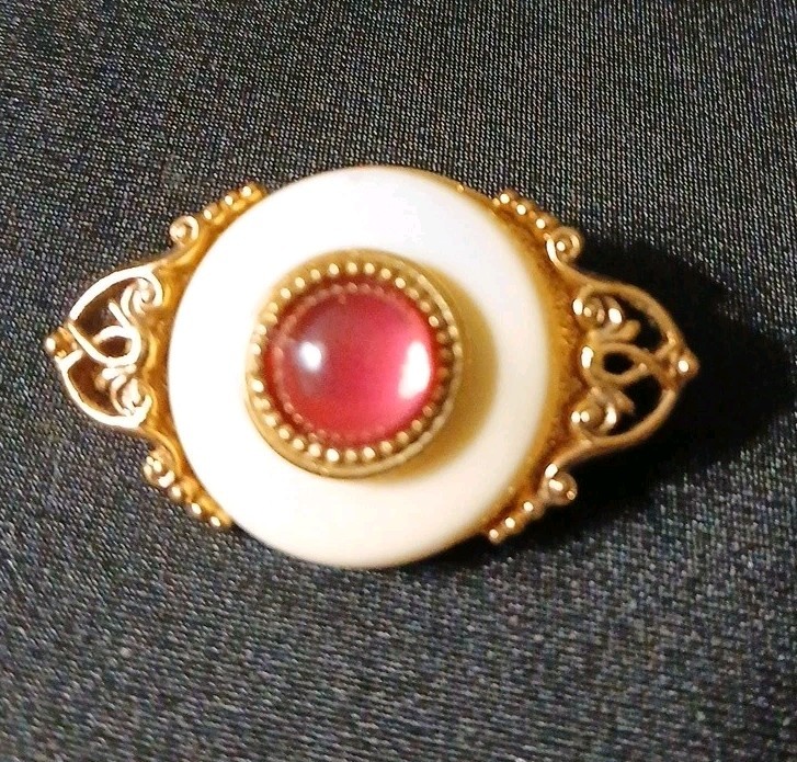 White Cream Colored Lucite Brooch with Red Glass Cabachon in Goldtone Filligree