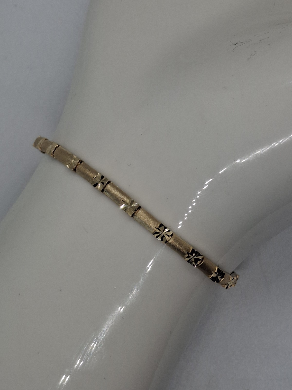 14K Yellow Gold Bracelet 7 1/4″ Long 3mm Wide 4.93 Grams