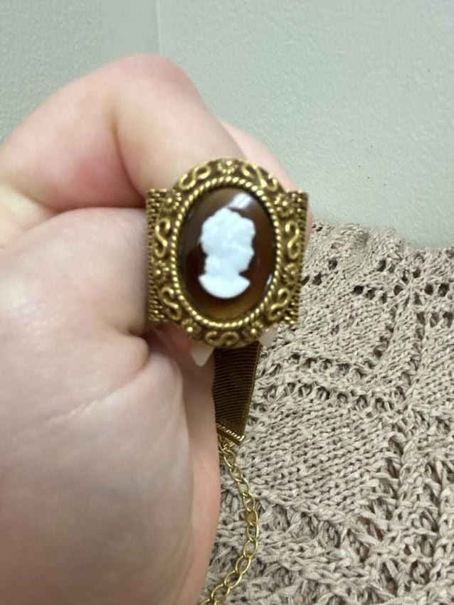 Vintage Gold Tone Mesh Choker Necklace with Oval Cameo Centerpiece