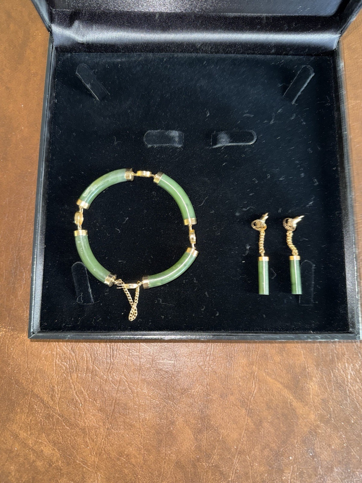 Vintage Chinese Green Nephrite Jade Good Luck Bracelet & Drop Earring Set 7.5” L