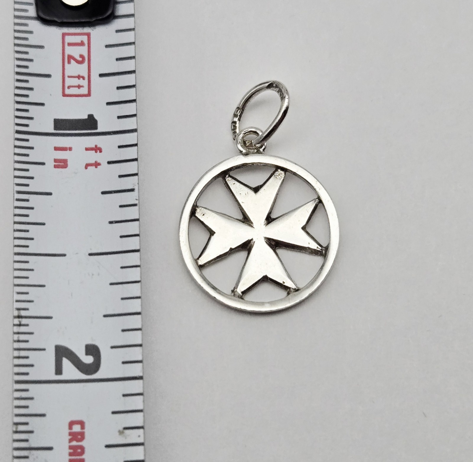 Vintage Sterling Silver Christian Iron Cross Circle Charm Pendant – 1.6g
