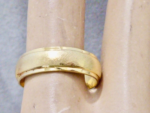 70’S NEW OLD STOCK 10K YELLOW GOLD FILLED 6 MM WIDE SIZE 9 BAND RING