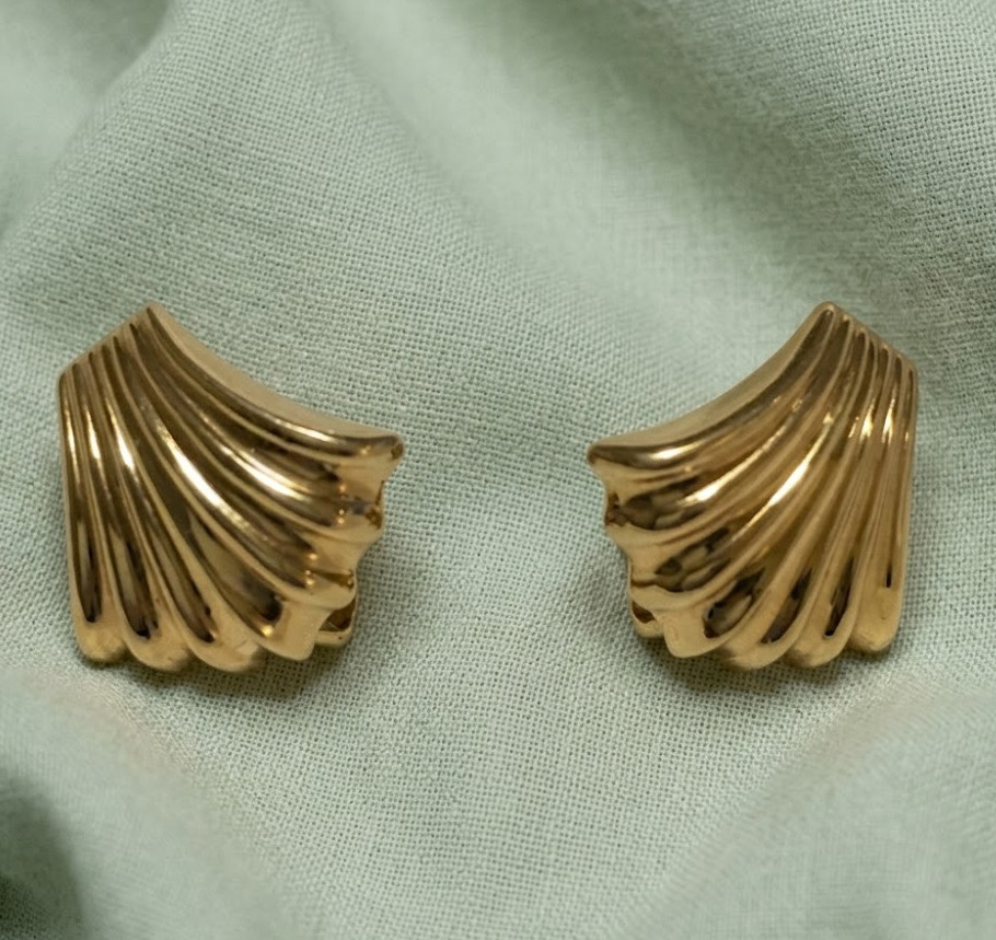 Vintage Napier Shell Shape Screw Back Earrings Nautical Coastal Jewelry