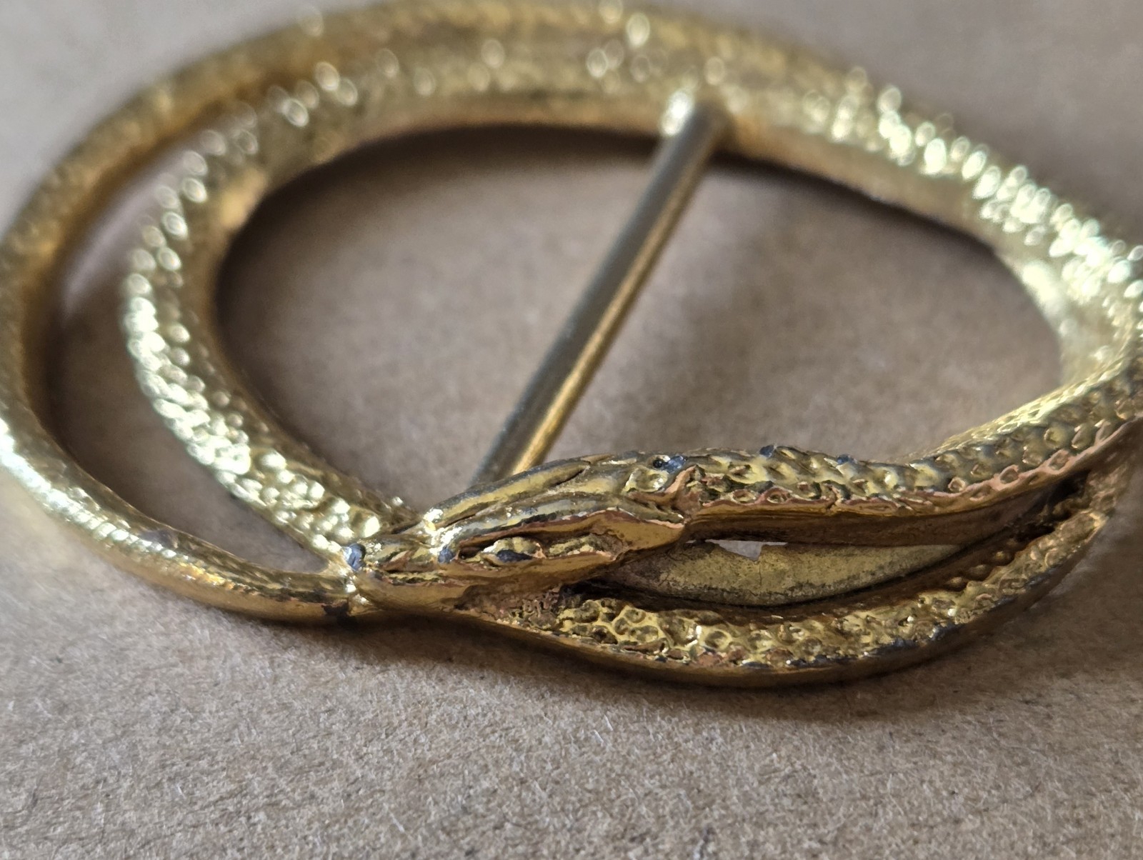 Vintage Gold Tone Snake Scarf Clip Textured Serpent Oval Fashion Accessory