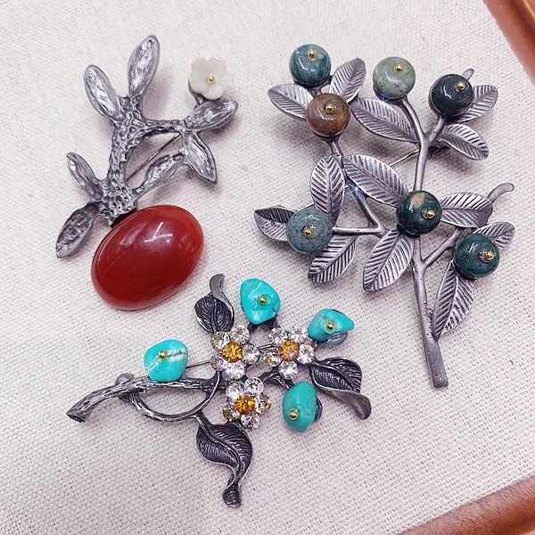 20PCS Elegant Aesthetic Mystic Brooch Random Mixed Natural Stone Jewelry Lot