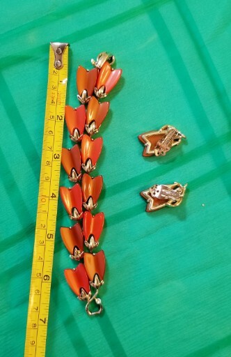 VTG. Lisner Red Thermoset Bracelet And Clip on Earrings Set