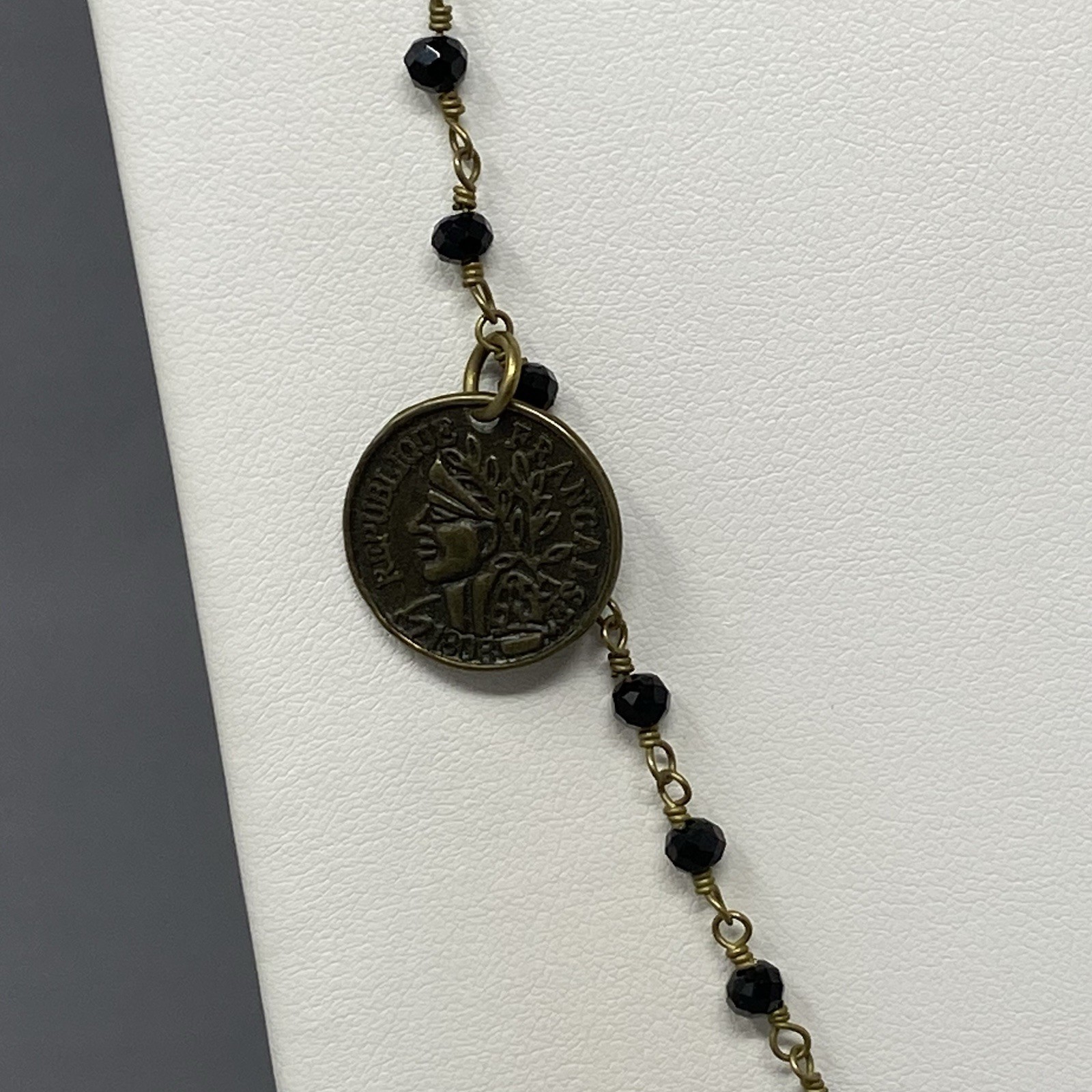 Designer Glass Bead Necklace R&R Coin Charm Chain Links Black Facet Retro 28″