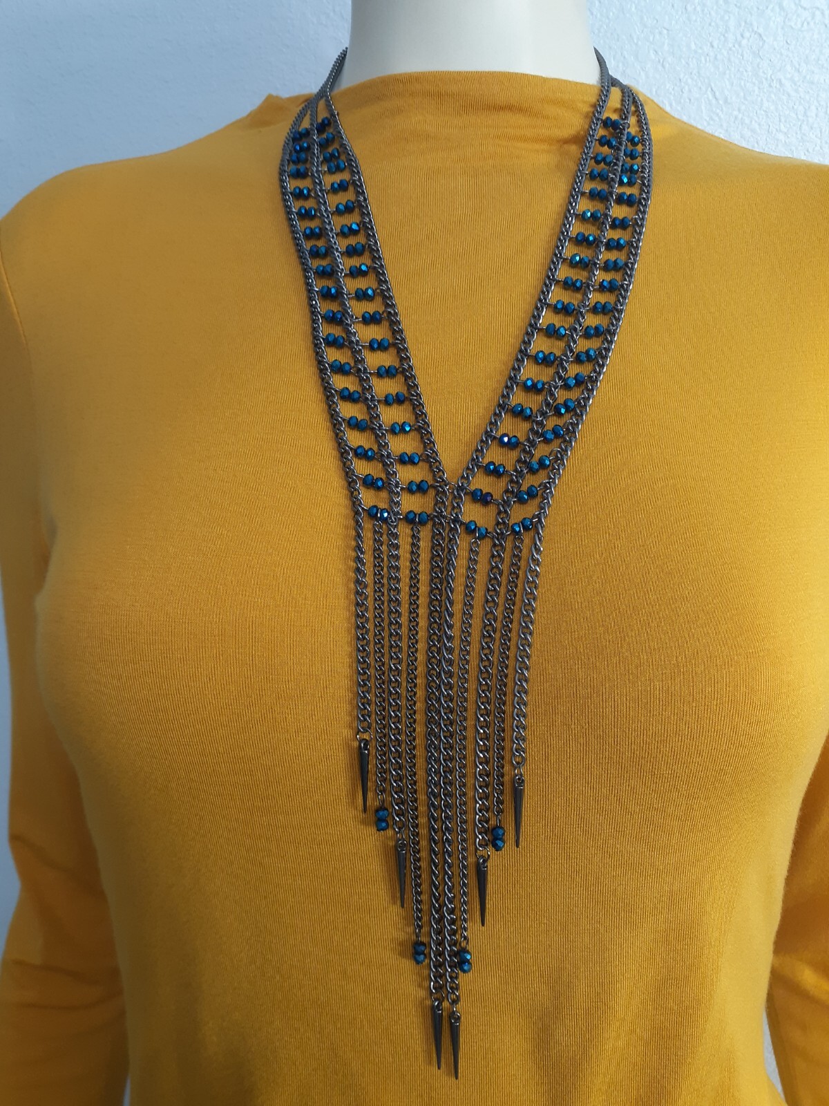 Beautiful women fashion necklace black metal chains and blue crystals NWOT.