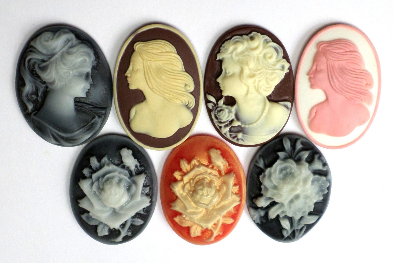 23 of 27-40mm Mixed Lot of Vintage Oval Cameos Cabs, for Pendant Settings Mint