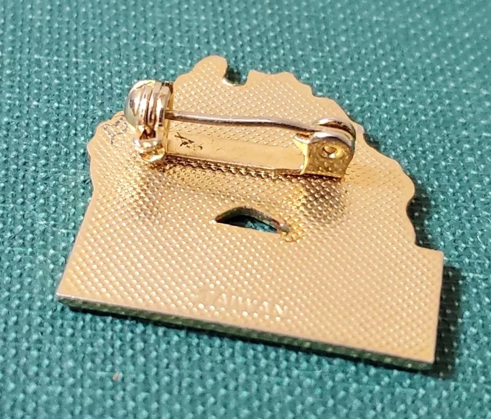 Australia Lockhart Brooch Pin Gold NSW Tone Green Unsigned Enamelware 1″