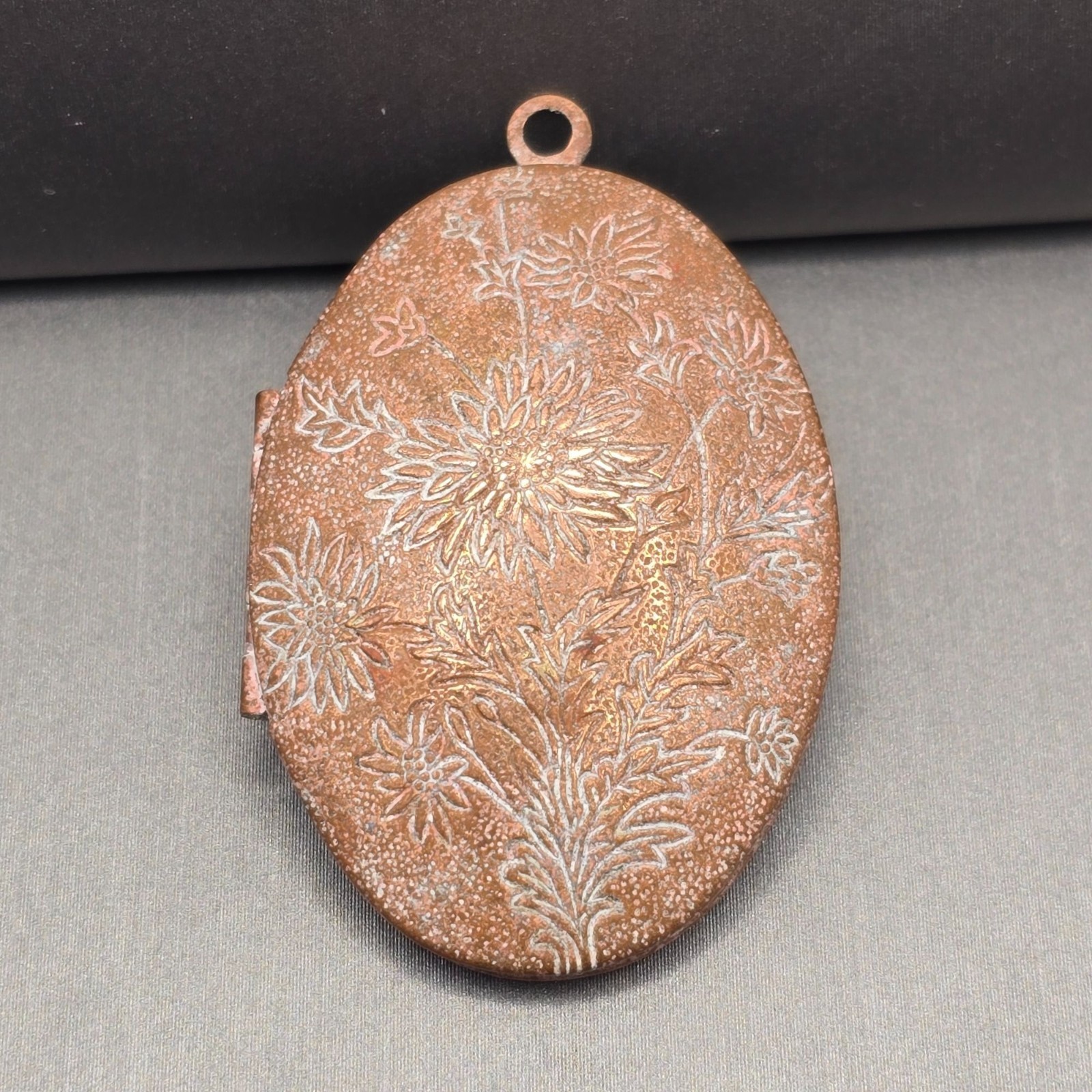 VTG Floral Engraved Oval Locket Pendant 1 5/8″ Copper Alloy Art Nouveau Revival
