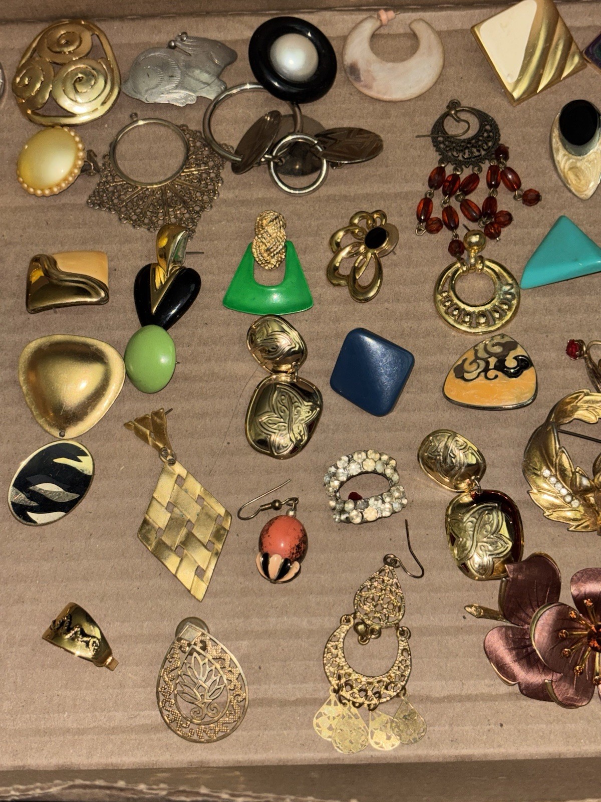 Vintage Single Earrings Crafts Jewelry Lot, Broochs 55+ Pieces