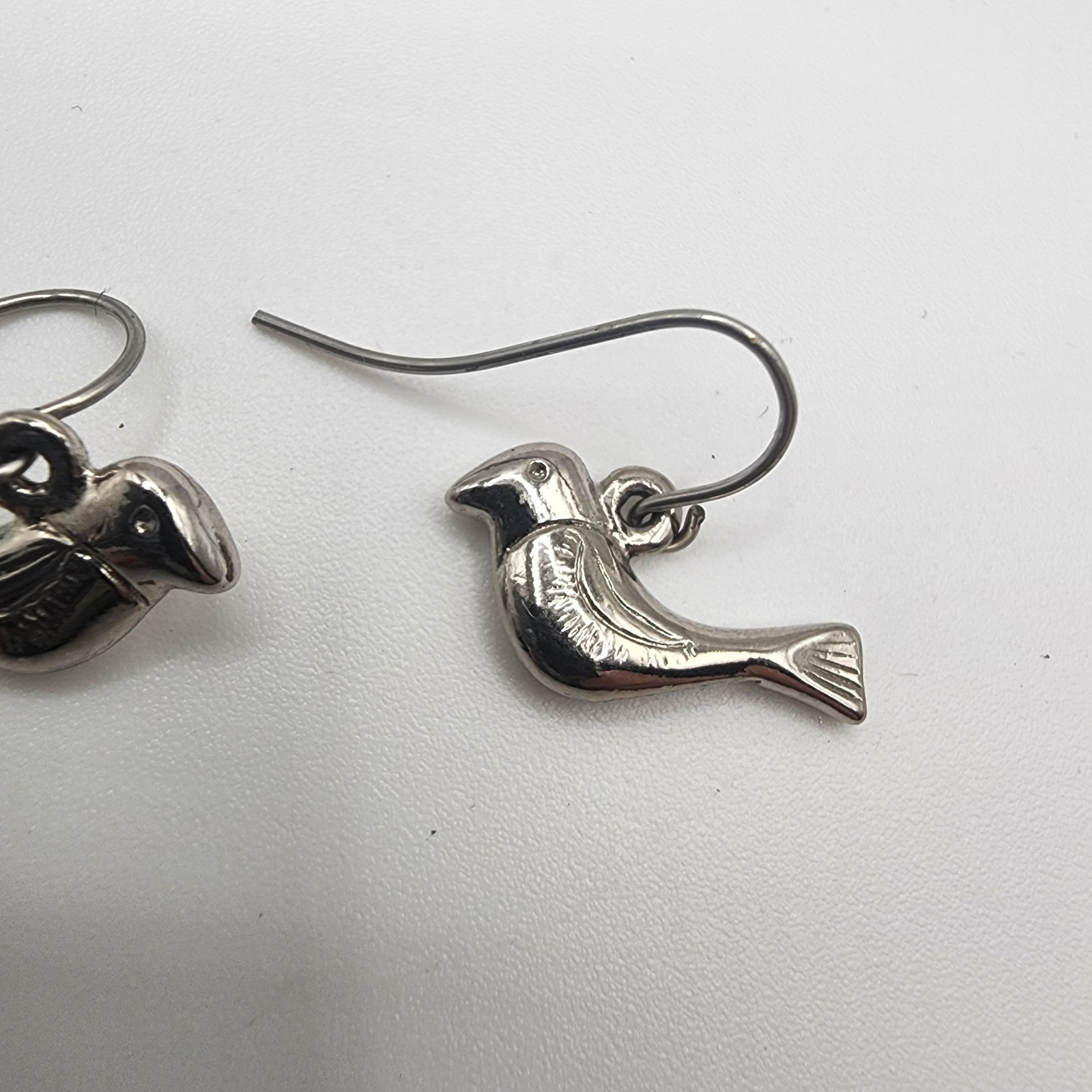 Women’s Silver Toned TRIFARI Earrings Dangle Bird Dove Sparrow Pigeon Vintage