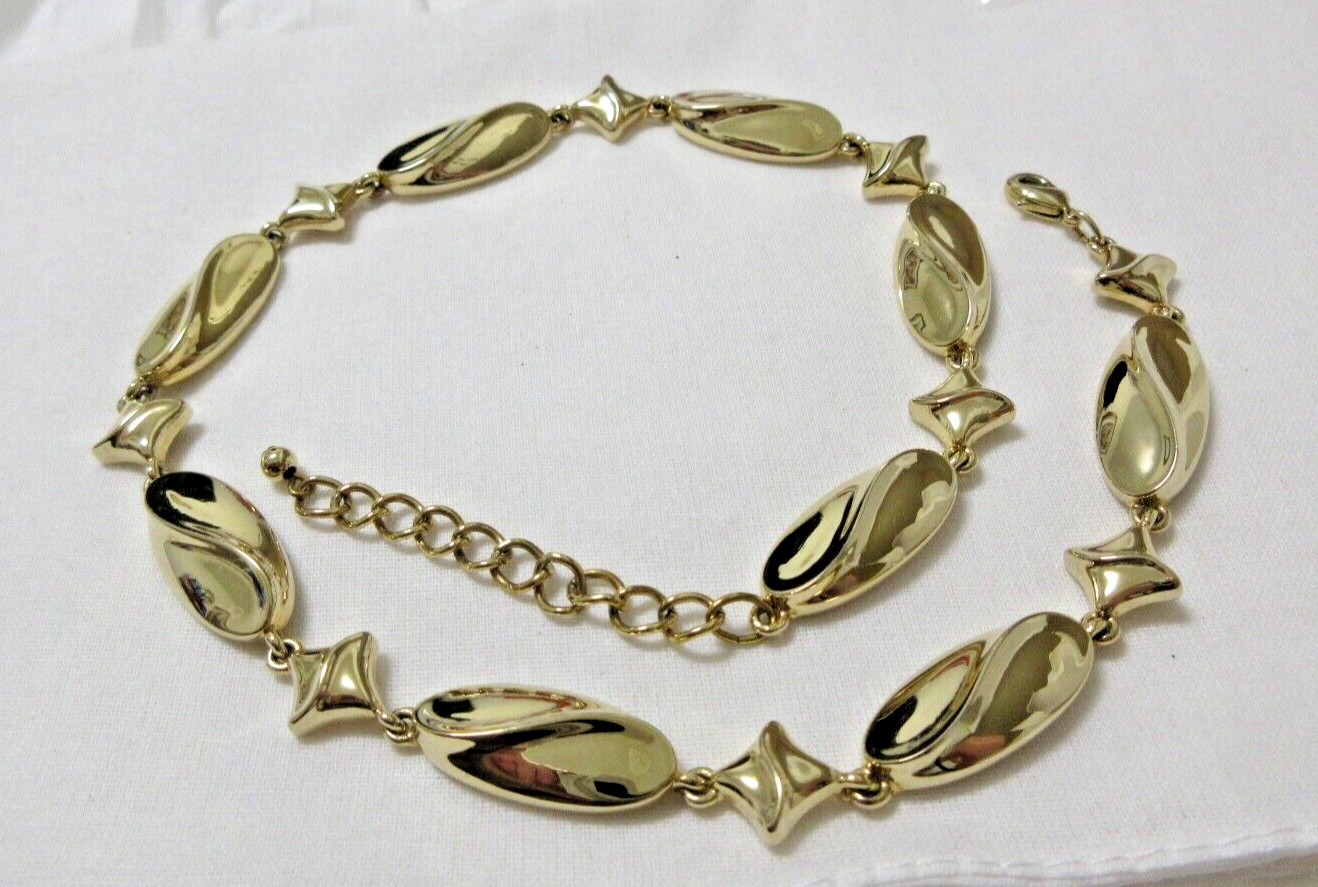Vintage Gold Tone Patterned Oval Link Collar Necklace- No metal wear