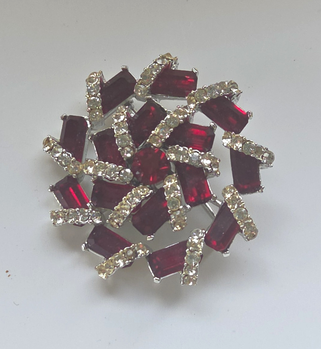 Vintage Ruby Red & Clear Rhinestone Brooch ( Excellent Condition ) 1.5″ Round