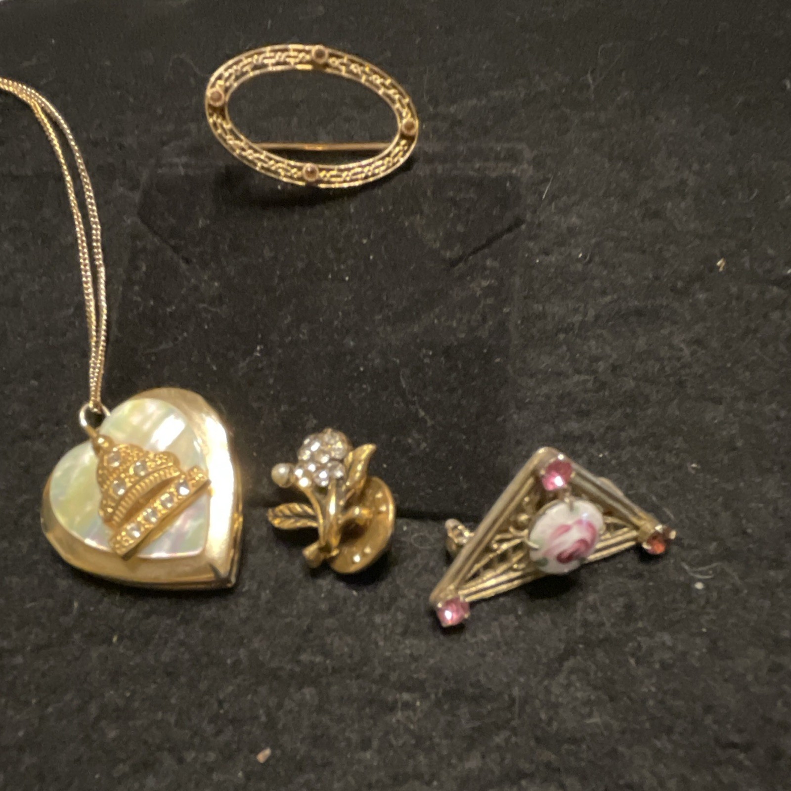 Vintage Gold Tone Mixed Jewelry Lot 4 Pcs Heart Locket Pendant Necklace Brooches