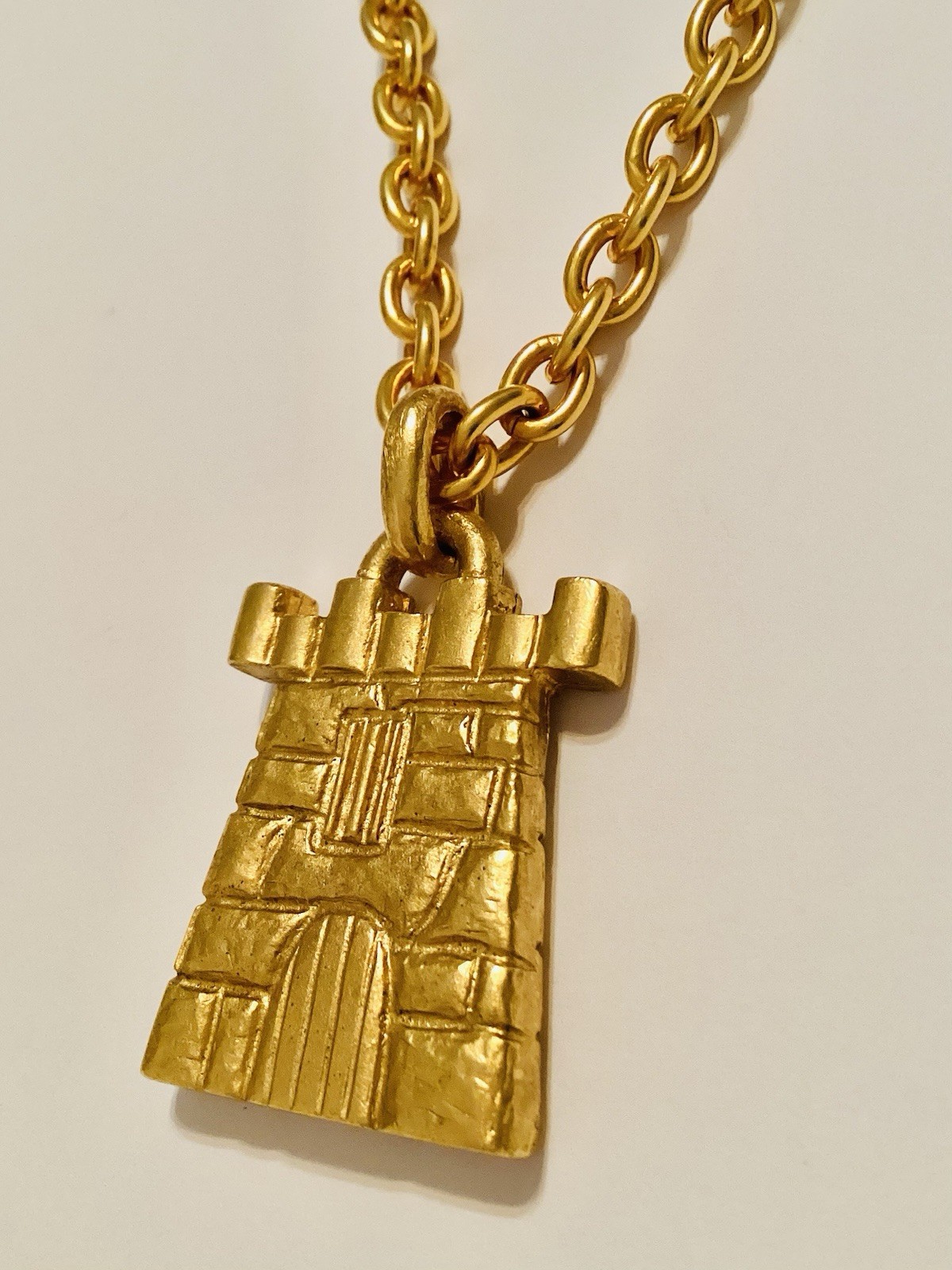 FT Paris High End Vtg Chunky Matte Gold Tone RARE Castle Pendant Necklace 32” 💛