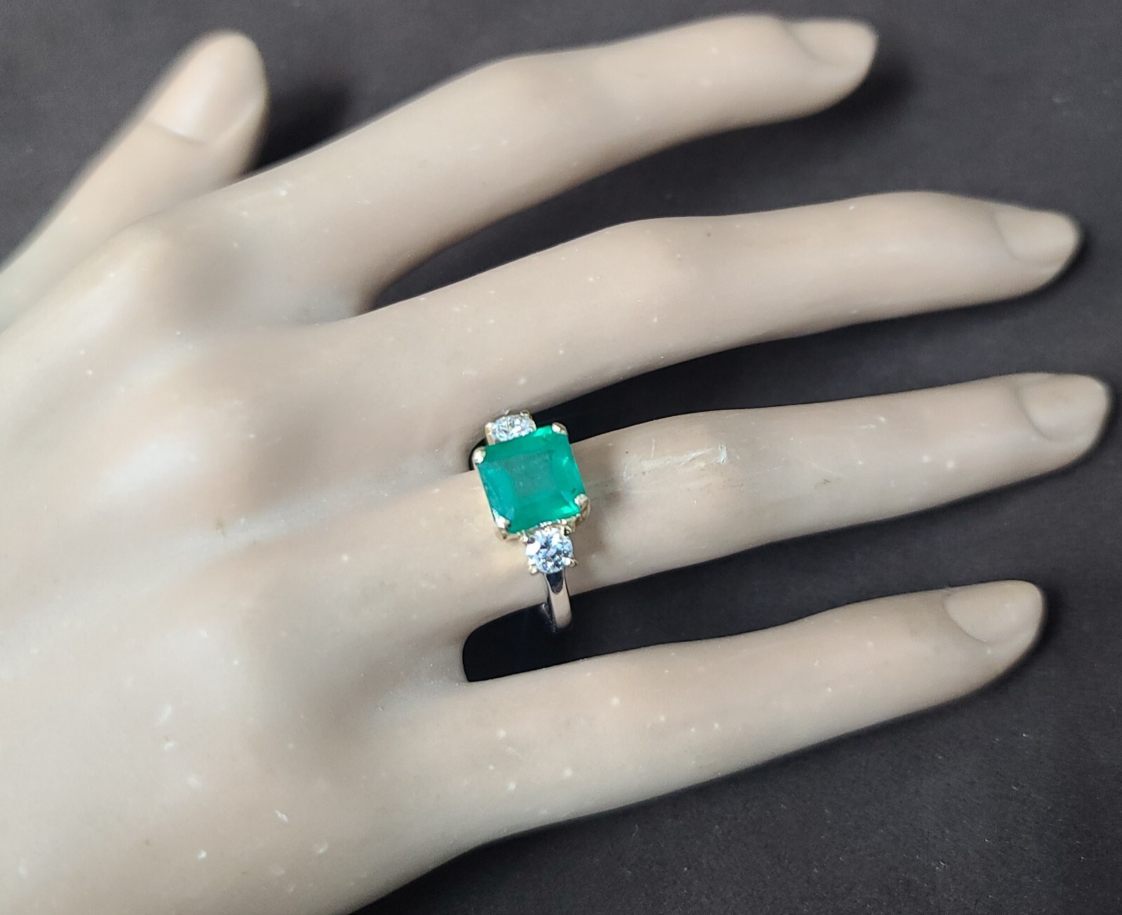 Vintage 14K Gold Engagement Ring 2.21CT. Natural Green Emerald Square Shape