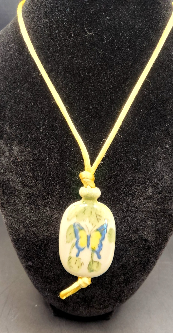 Avon Tender Butterfly Hand Painted Ceramic Pendant Silk-Like Necklace – VTG 1979