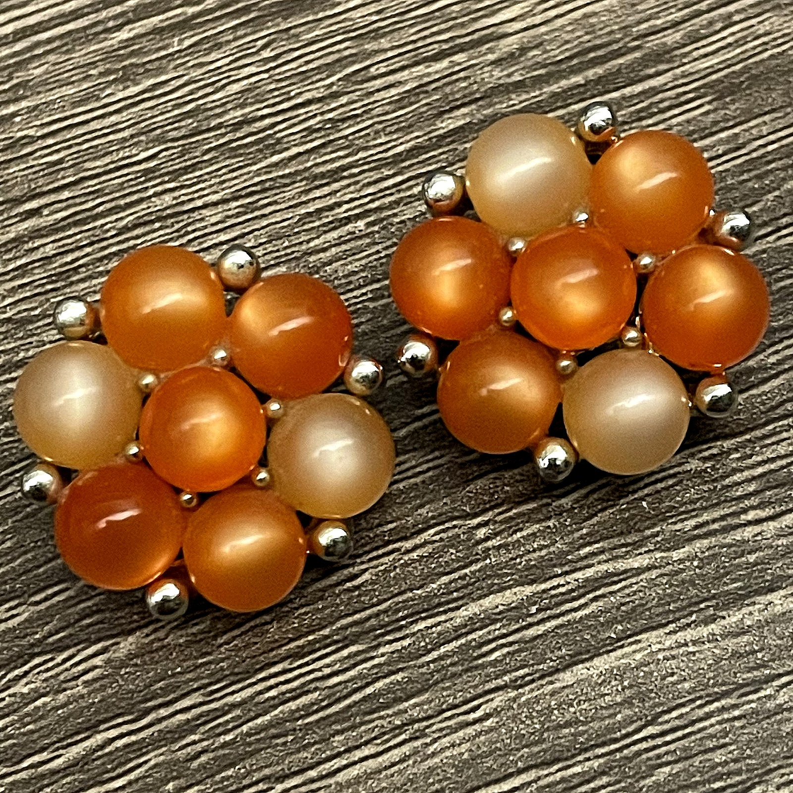Vintage LISNER Orange & Peach Moonglow Beads Set in Silver Tone Clip On Earrings