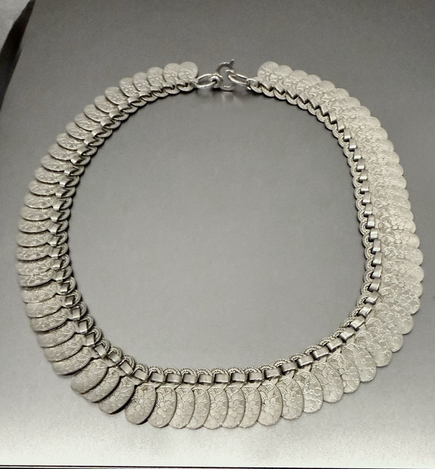 Retro Vintage 15” Embossed Link Choker-Silver Metal With Flower Design.