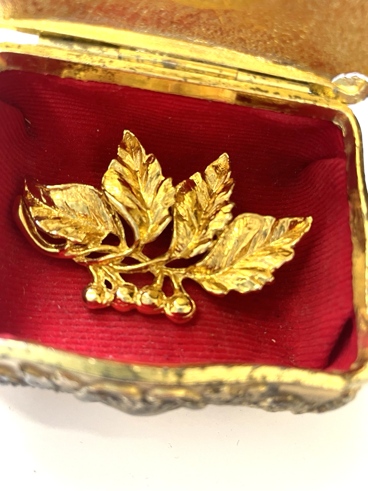 Golden Leaves & Berries Brooch Pin 2″ Accessory Textured Botanical Motif Trendy