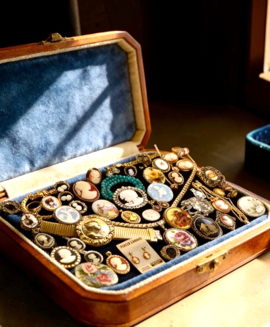 Huge Estate Heirloom Cameo Vtg Mod Romantic Jewelry Lot Brooch Locket Flowers