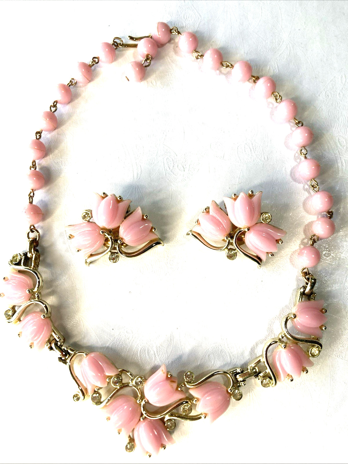 1960’S KRAMER PINK THERMOSET TULIP BEAD 16″ CHOKER NECKLACE & Clip On Earrings