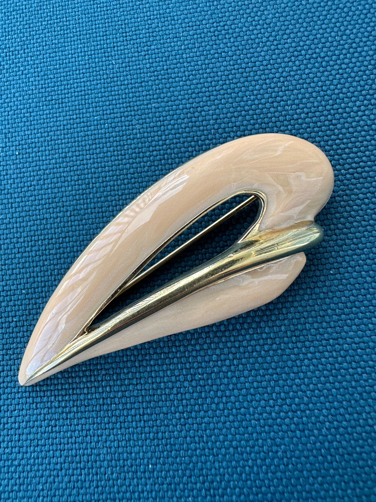 VINTAGE DECO MONET HEART BROOCH PIN PINK Enamel / gold-tone Alloy