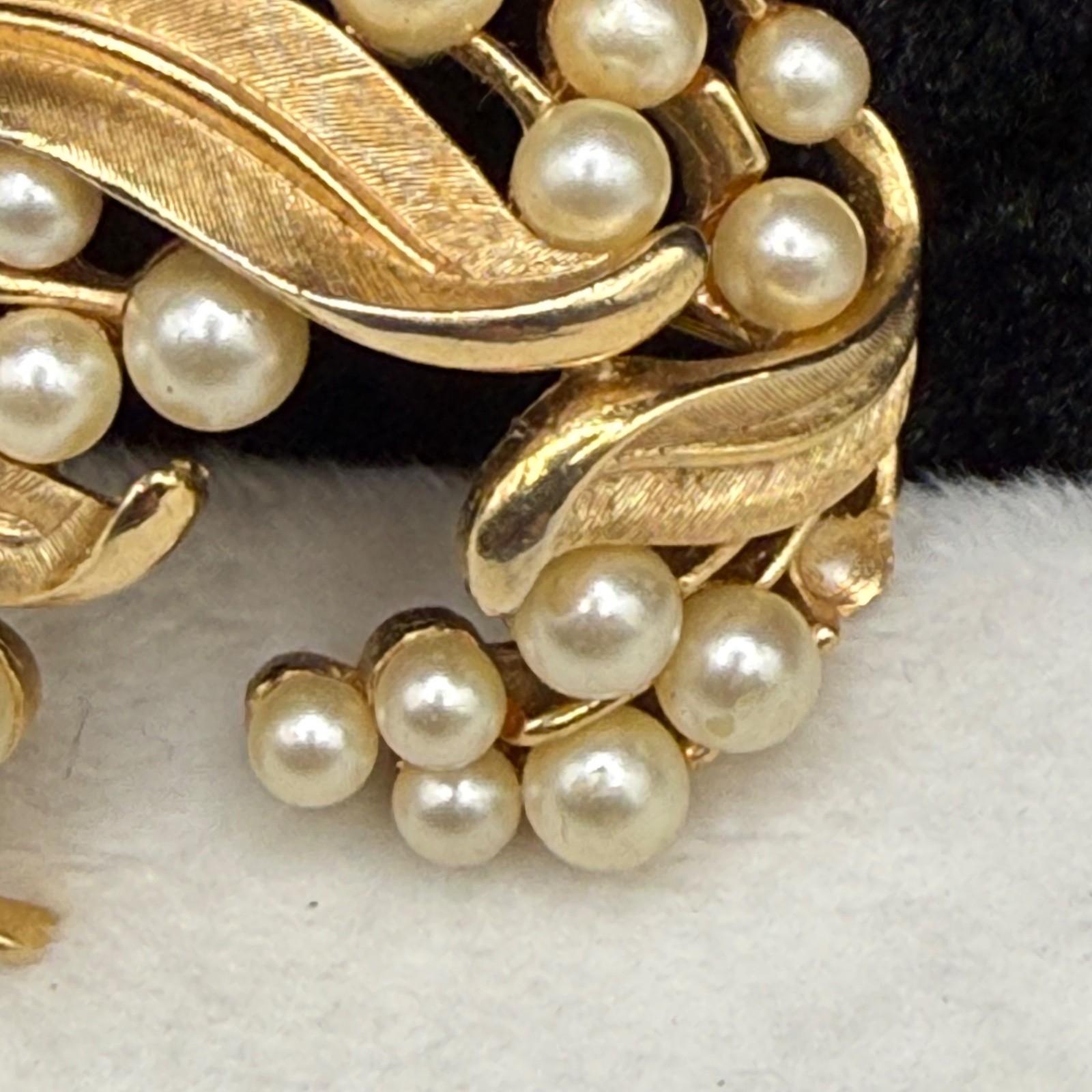 Vintage Trifari Textured Leaf Brooch Gold Tone Imitation Pearl Cluster Signed
