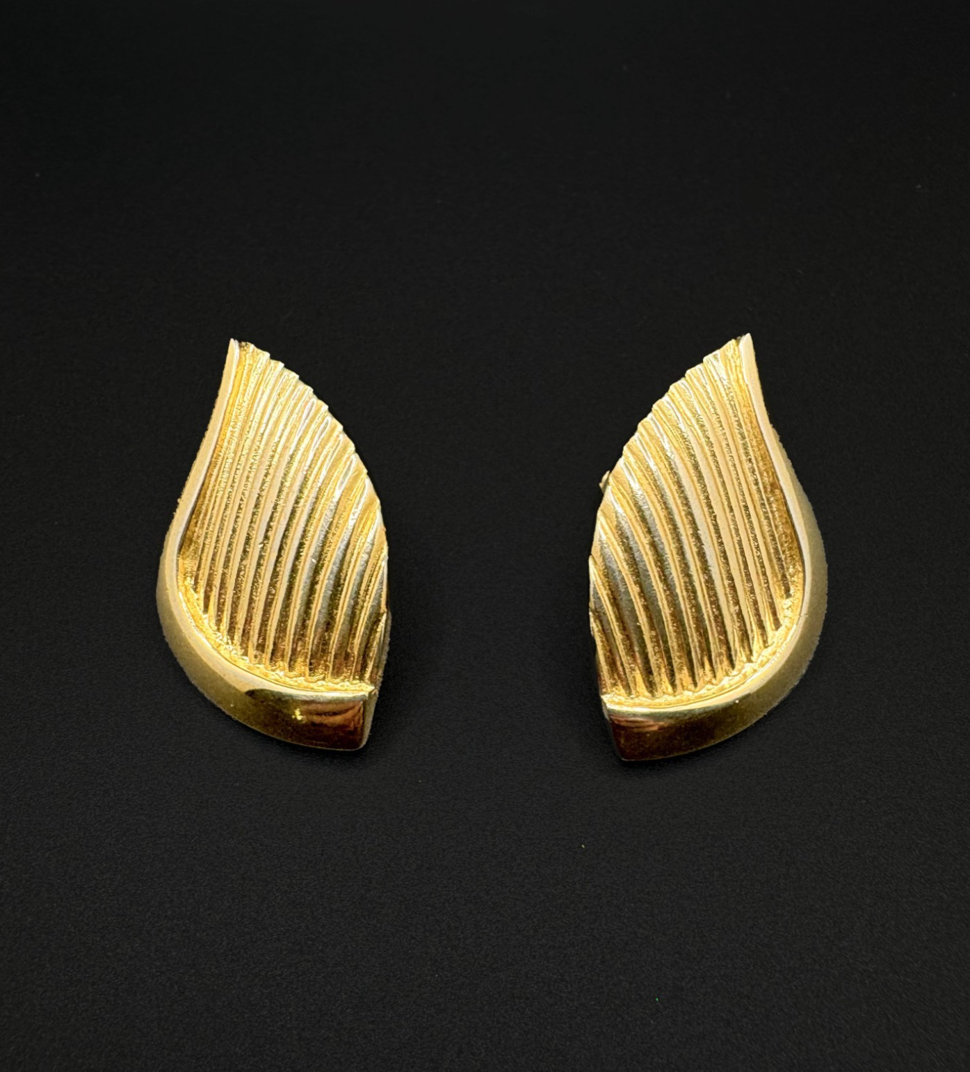 Vintage Trifari Gold Tone Leaf Earrings Ribbed Textured 1980s Signed Pair