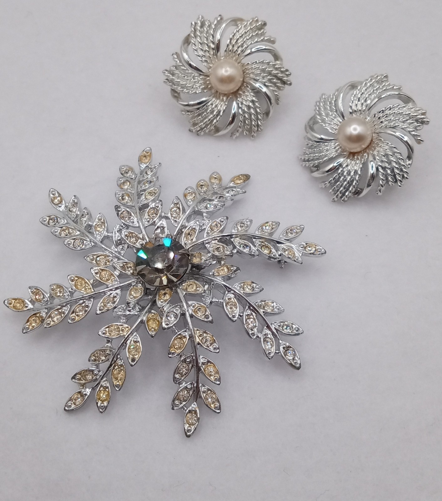 Sarah Coventry Jewelry Set. Clip On Earrings & Brooch Silver tone Rhinestones