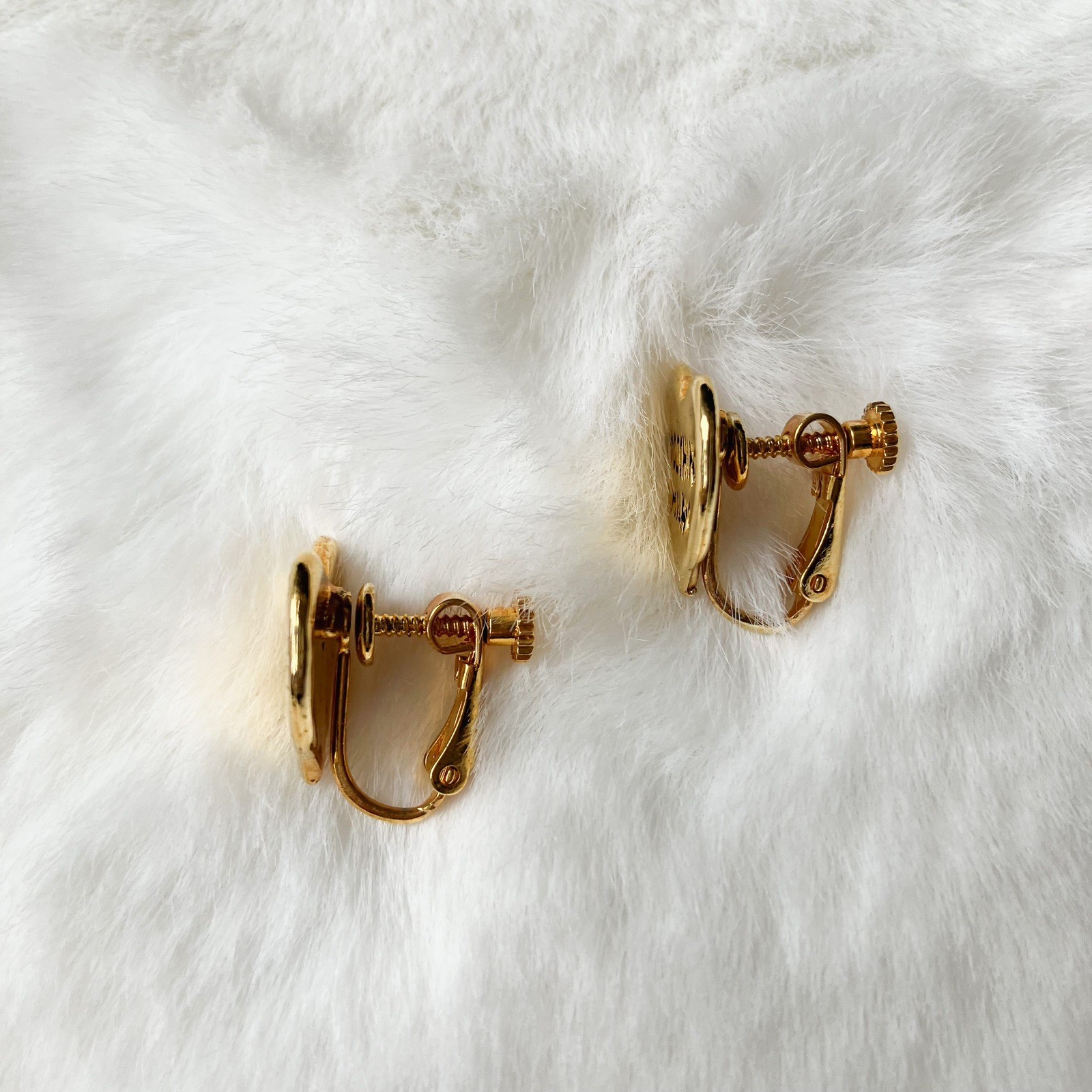 vintage Moschino Logo Cute Heart Clip On earrings Gold Tone Rare Japan exclusive