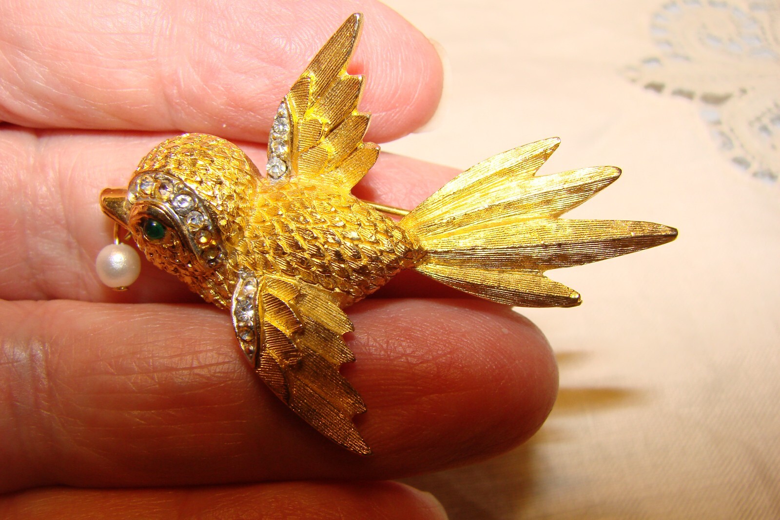 TWO VINTAGE GOLD TONE RHINESTONE BIRD BROOCHES GREEN EYES PEARL