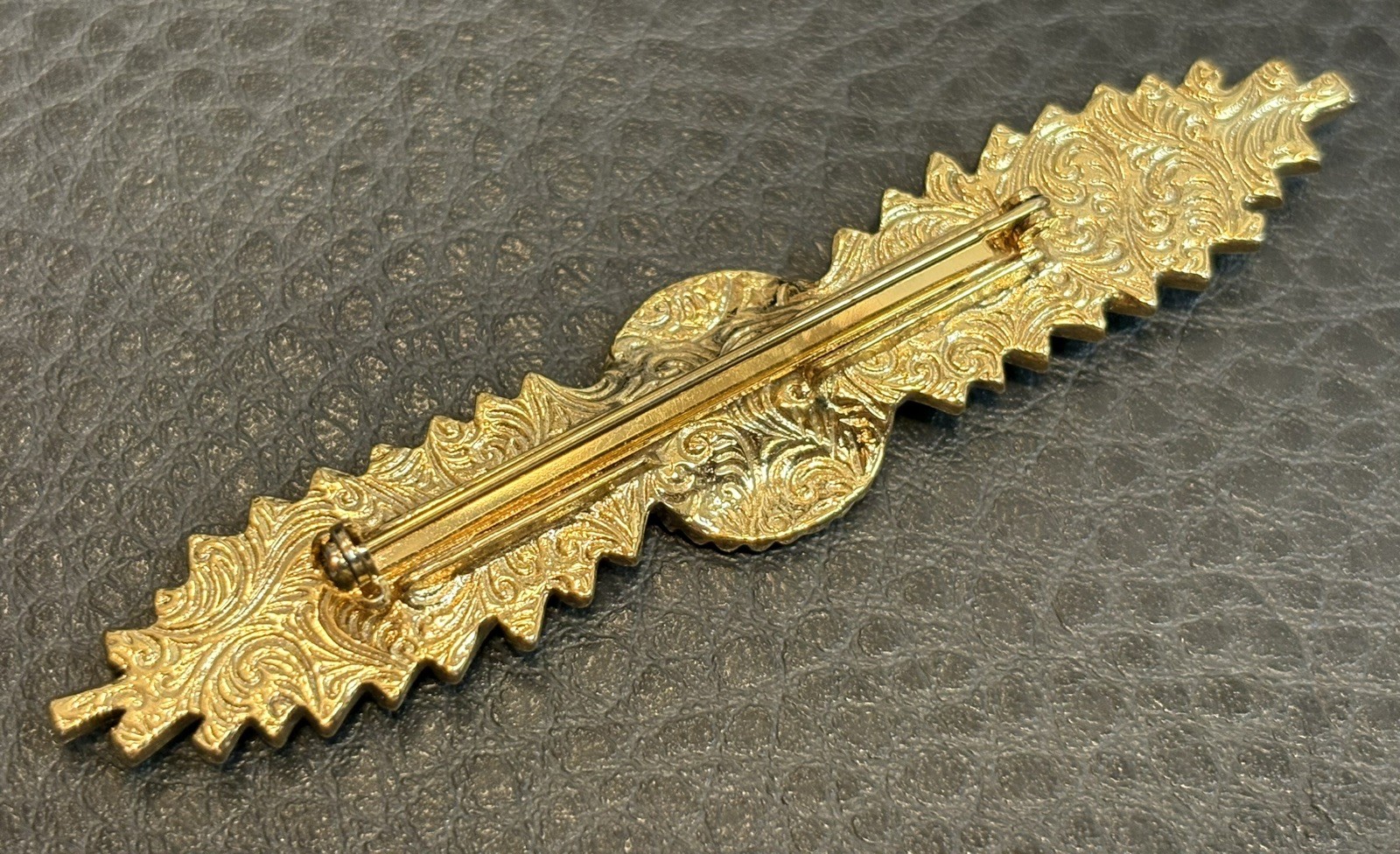 1928 Victorian Revival Ornate Bar Pin Brooch Vintage Gold Tone EXCELLENT