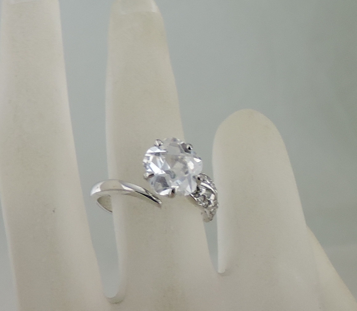 VINTAGE SILVER PLATED SOLITAIRE FLOWER ROUND CUT CRYSTAL RING SIZE 8