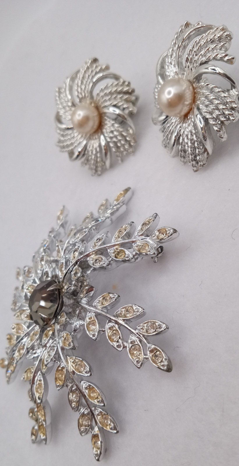 Sarah Coventry Jewelry Set. Clip On Earrings & Brooch Silver tone Rhinestones