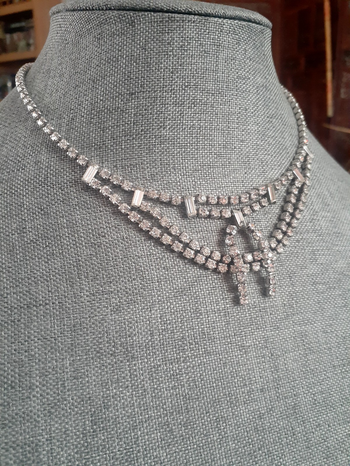 Vintage prong set Rhinestone Festoon Style Statement necklace. 15.5″