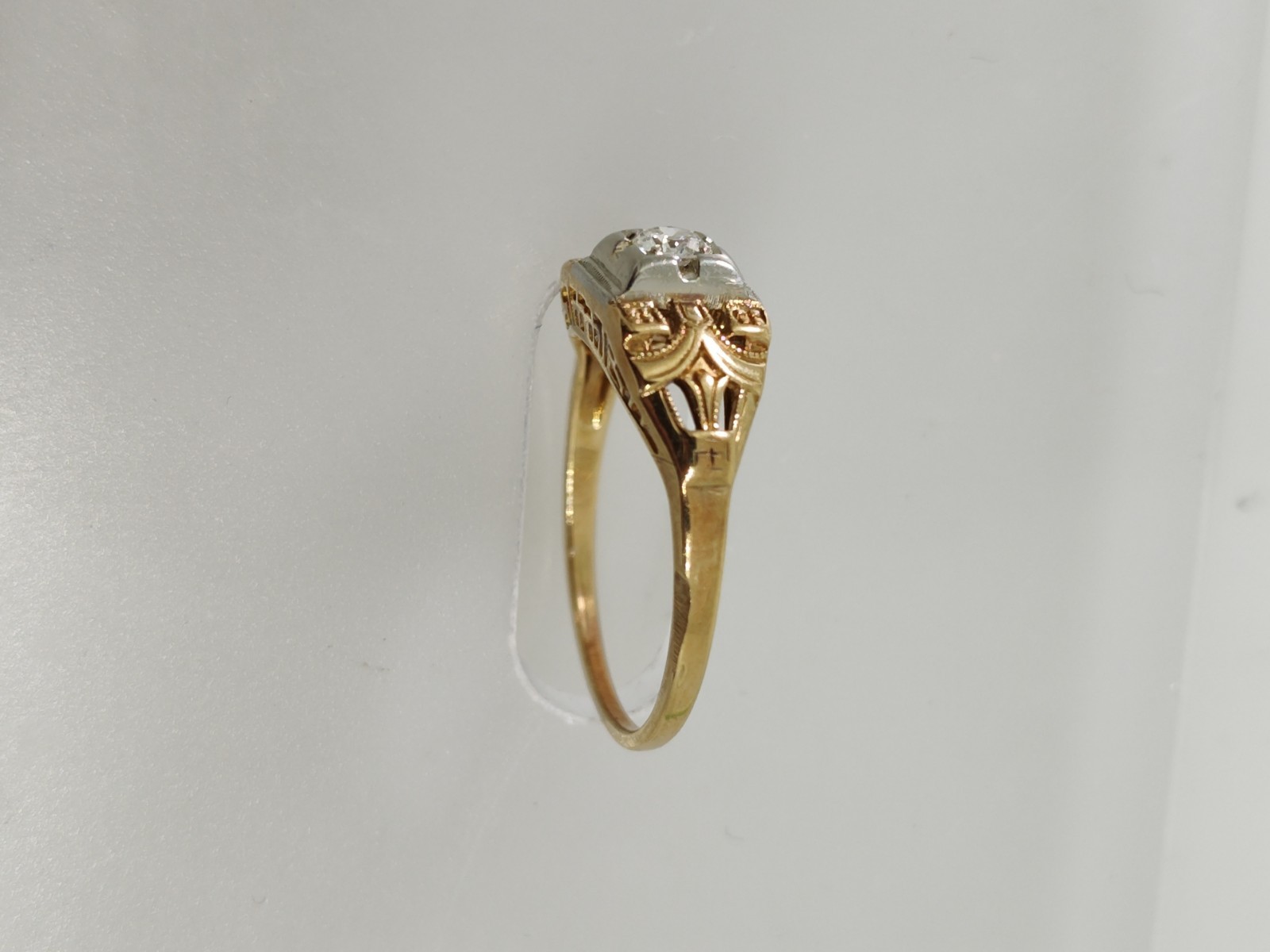 Vintage or Antique 14K Gold & Diamond Estate Art Deco Design Ring Size 7.5