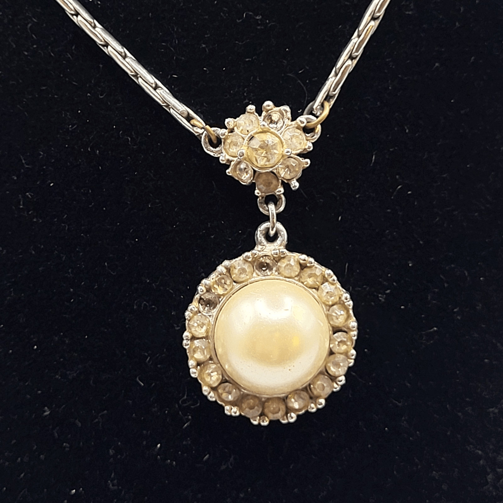 Vintage Art Noveau Imitation Pearl Crystal 15in – missing stones