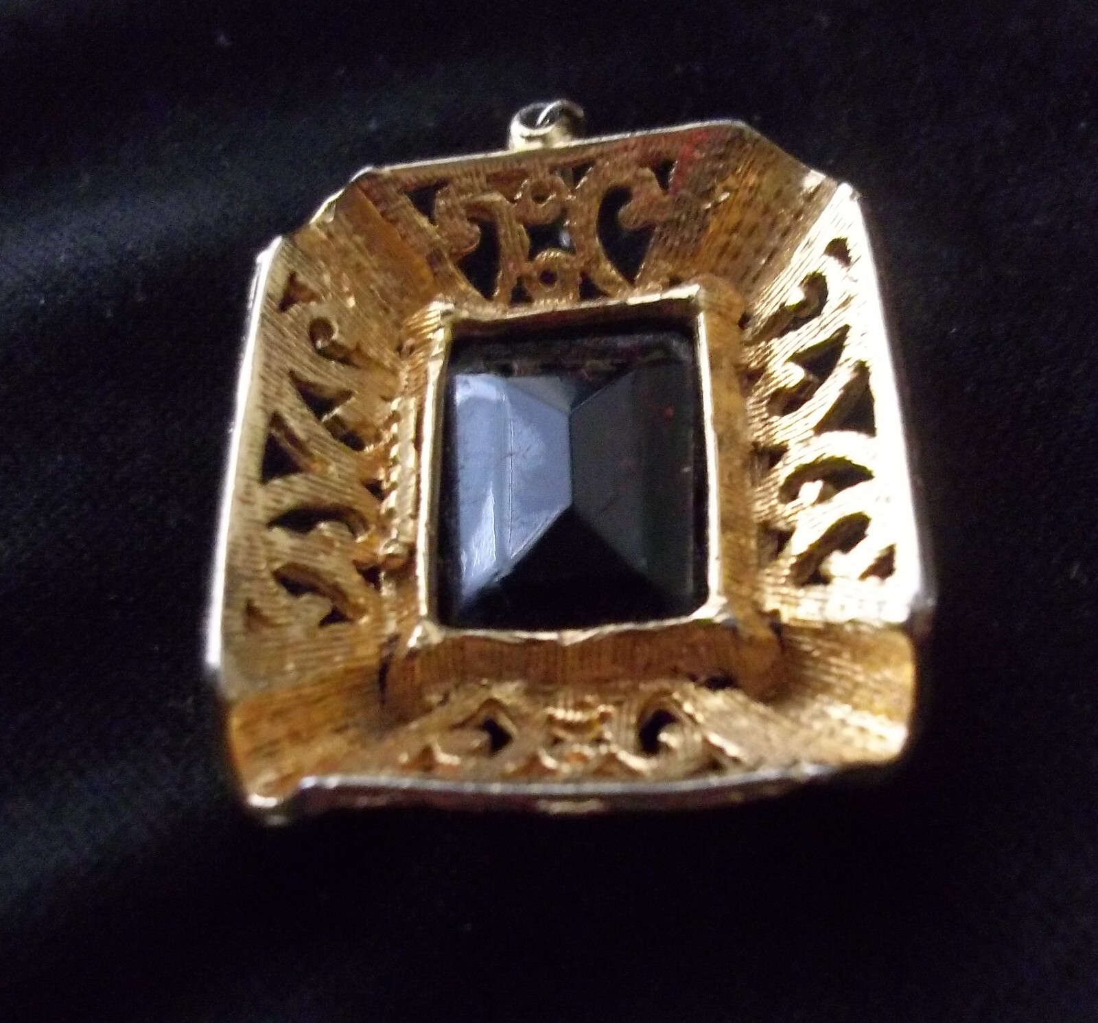 Vtg Signed Edlee Goldtone Opencut Rectangular Pendant Blue/Purple Stone