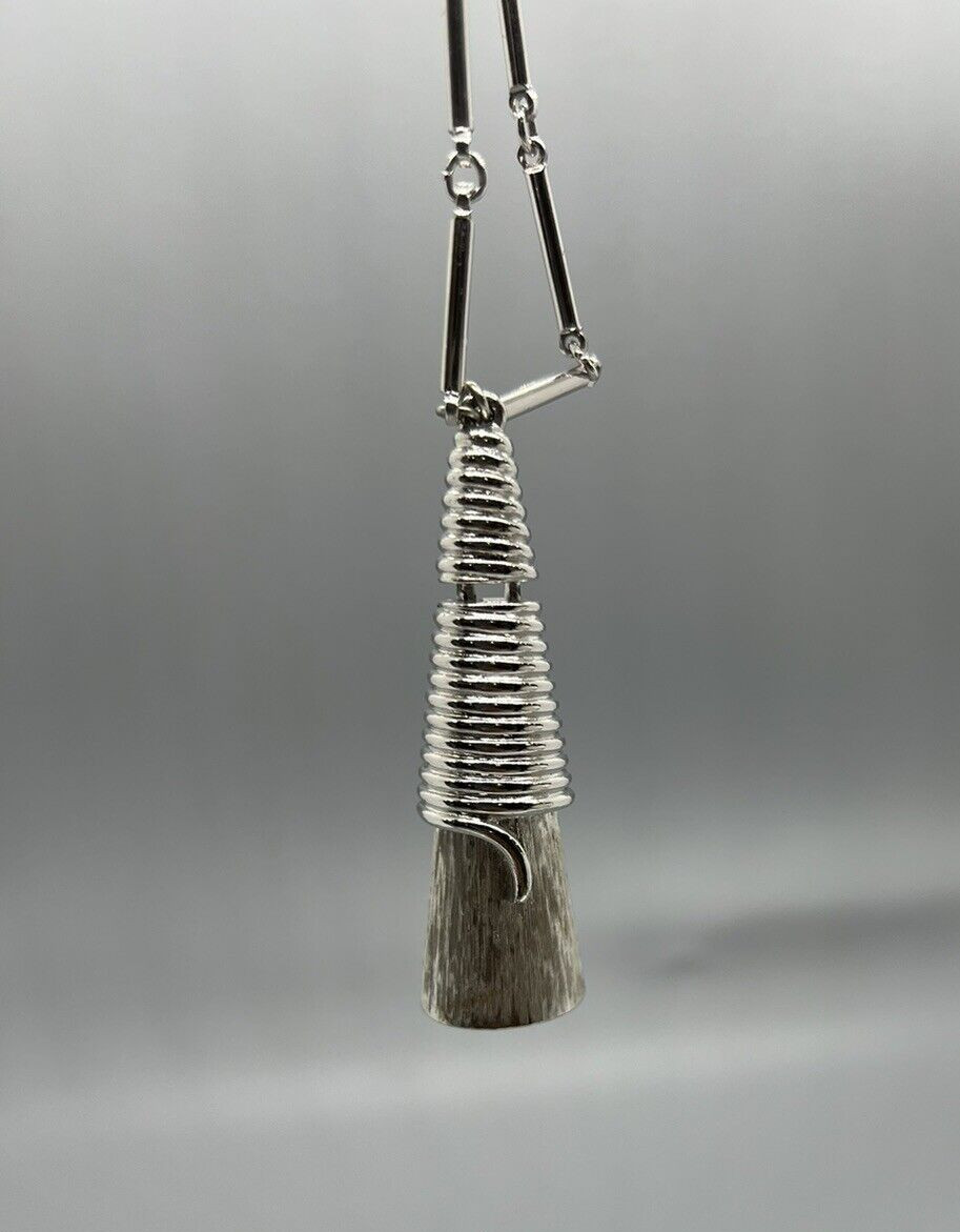 MONET MCM Abstract Triangular Pendant Silver Tone Necklace Vintage 26″