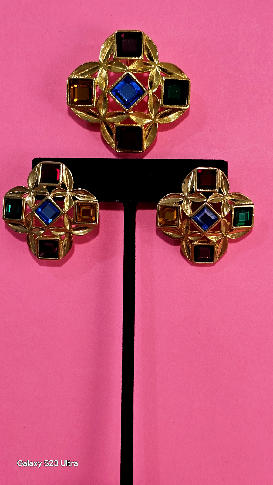 VINTAGE LADY REMINGTON earing pendent & pin set gold tone, colored square stones